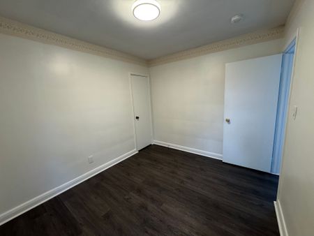 For Lease - 559 Drury Lane, Burlington, Ontario - Photo 5