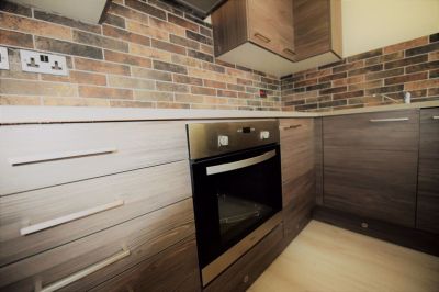 2 bedroom Flat in Aire Street, Leeds - Photo 1