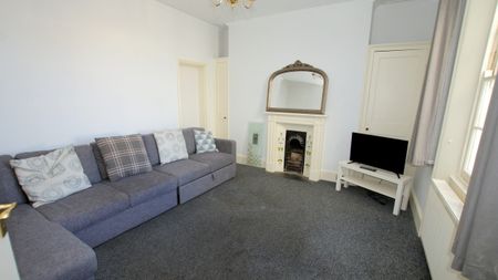 Basement Flat, 32 Montpellier Villas, CHELTENHAM GL502XF - Photo 3