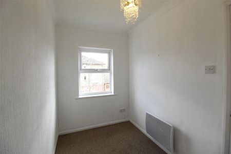 2 bedroom end of terrace house to rent - Photo 2