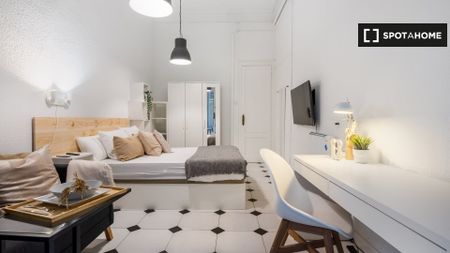 barcelona, Catalonia 08003 - Photo 3