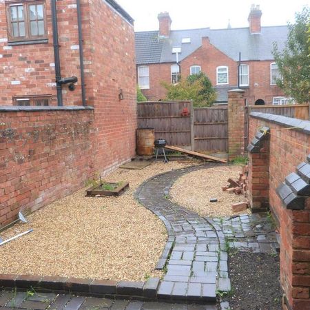 3 bedroom terraced house to rent - Photo 4