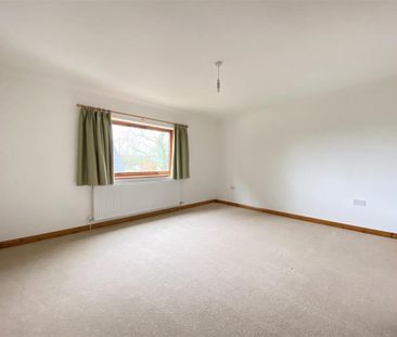 4 bedroom link detached house to rent - Photo 4