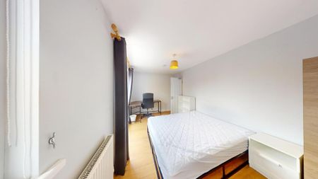 3 bedroom apartment to rent - Photo 4