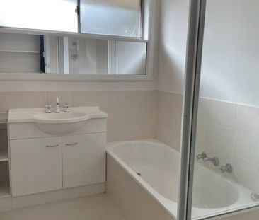 Family home with surrounding Parklands - Photo 1