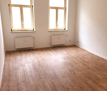 Gemütliche 3-Raum-Whg. mit Balkon, Bad mit Wanne, neuem Laminat! - Photo 2