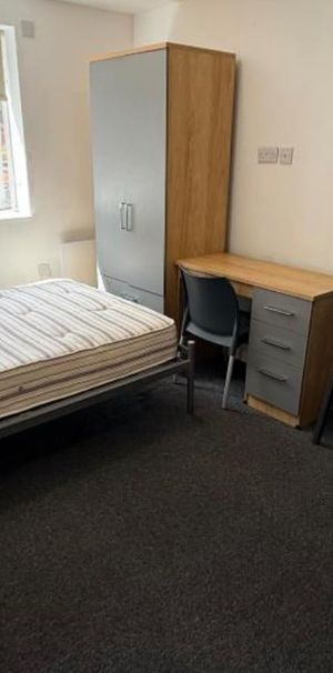 Studio Flat, Lucys Court, CV1 - Photo 1