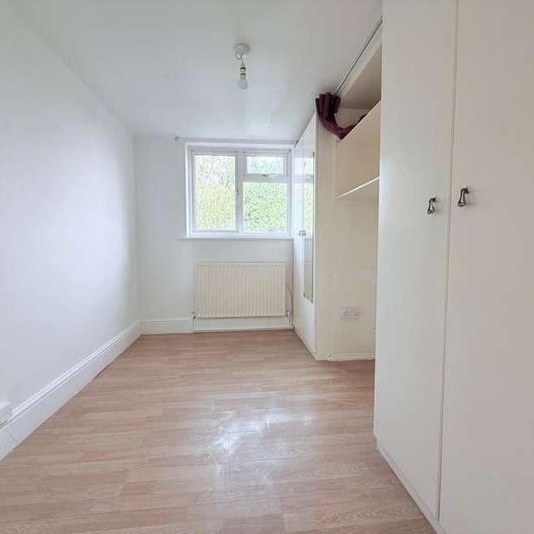 Surbiton, Surrey, KT5 - Photo 1