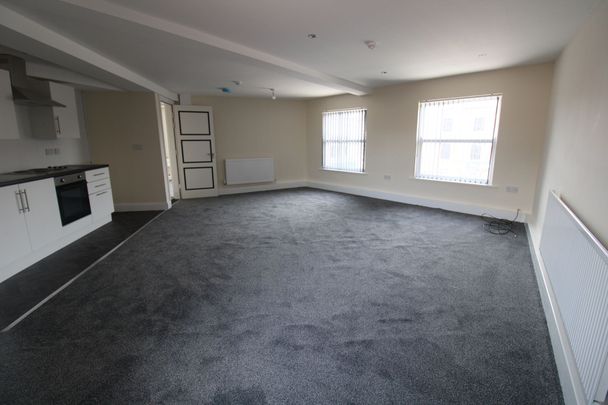 2 bed flat to rent in Stamford Street Central, Ashton-under-Lyne, OL6 - Photo 1