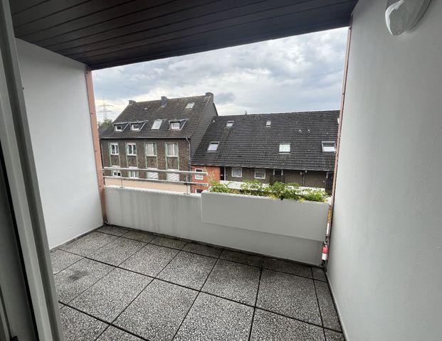 Helle Dachgeschosswohnung mit Balkon, ca. 62,41 m² in Dortmund-Marten zu vermieten! - Photo 1