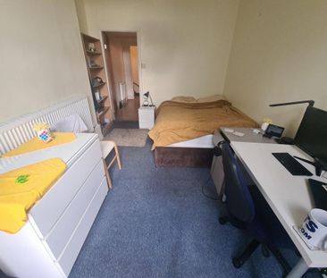 3 bedroom flat to rent - Photo 6