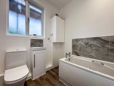 1 bedroom in a house share to rent - Photo 5