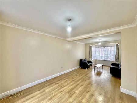 3 bedroom end of terrace house to rent - Photo 2