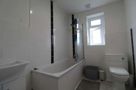 Osborne Avenue, Staines-upon-thames, TW19 - Photo 4