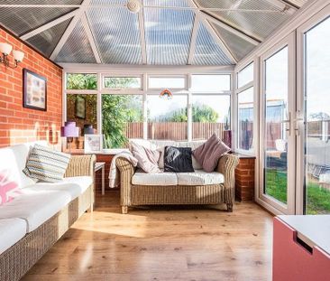 4 bedroom semi-detached house to rent - Photo 6