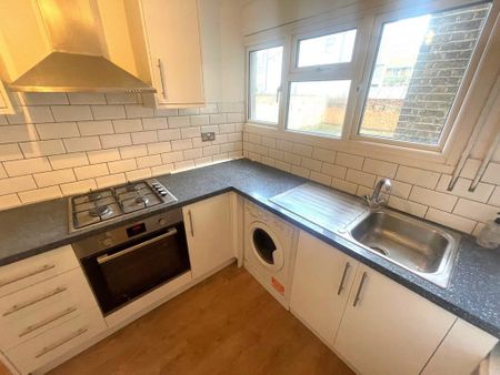 3 bedroom flat to rent - Photo 5