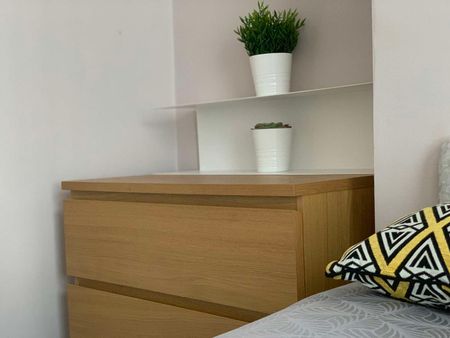 Lovely 4 Bedroom House Share close to Memorial Hospital and Darlington Town Centre Room 3 - Photo 2