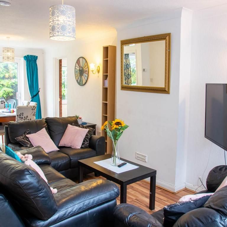 6 bedroom house to rent - Photo 1