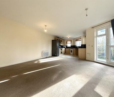 2 Bedroom Flat - First Floor To Let - Photo 6