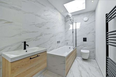 Exclusive Top-Floor Residence | Banking Quarter, Bristol - Photo 5