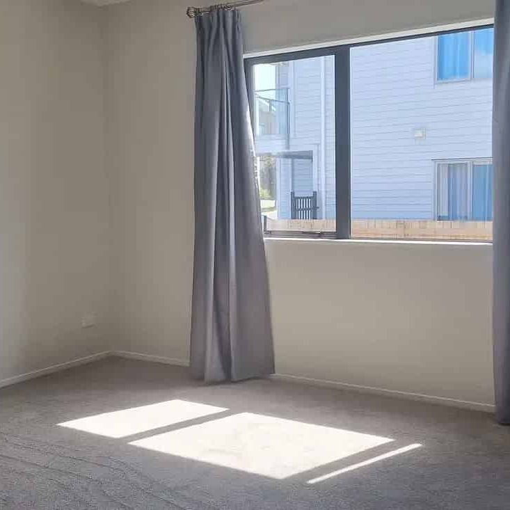 Lovely townhouse with a spacious backyard - Photo 1