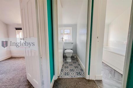 3 bedroom terraced house to rent - Photo 5