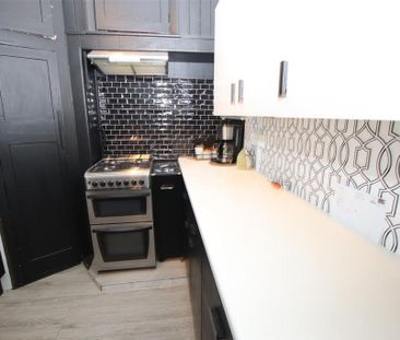 3 bedroom flat to rent - Photo 6