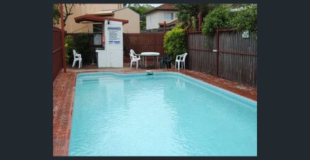 For Rent – Neat & Bright 2-Bedroom Townhouse in Yorkeys Knob, QLD - Photo 2