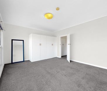 Fresh Paint, New Carpet, Perfect Setting - Photo 5