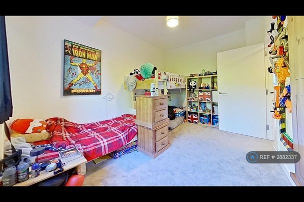 4 bedroom semi-detached house to rent - Photo 1