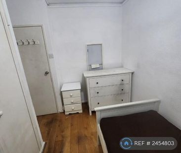 1 bedroom in a flat share to rent - Photo 2