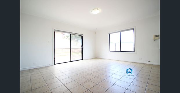 MODERN 4 BEDROOM HOUSE - Photo 1