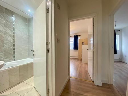 2 bedroom flat to rent - Photo 2