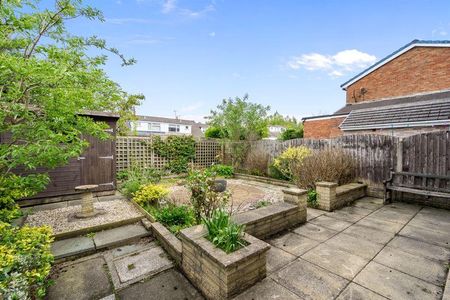 3 bedroom semi-detached house to rent - Photo 2