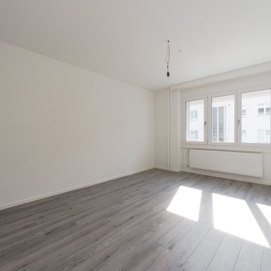 Grosse 4-Zimmerwohnung zu vermieten in Zürich-Oerlikon - Photo 1