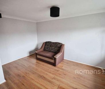 Greenside, Slough, Berkshire, SL2 - Photo 1