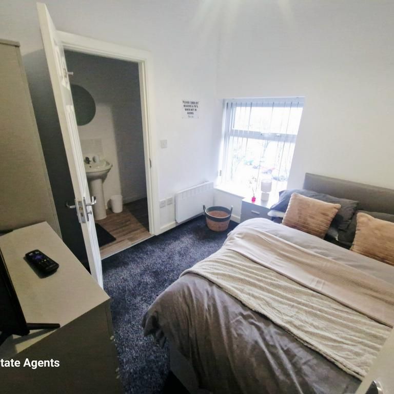 1 bedroom in a house share to rent - Photo 1