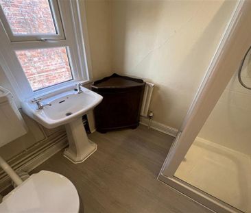 4 bedroom terraced house to rent - Photo 5