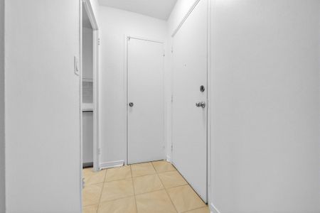 For Lease - 3320 Fieldgate Drive Unit# 804, Mississauga, Ontario - Photo 3