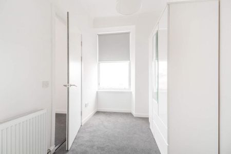 4 bedroom flat to rent - Photo 4