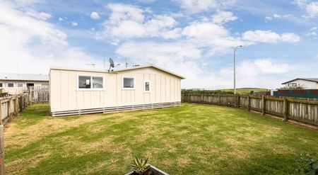 TIDY TWO BEDROOM IN WAITARA - Photo 5
