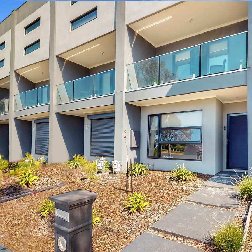 19 Elmslie Drive, Cranbourne East - Photo 1