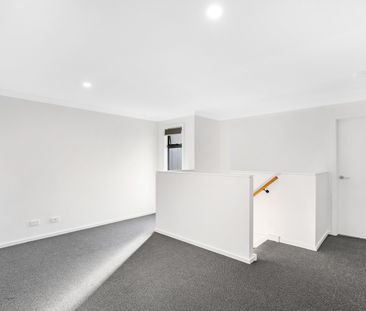 6 Cumin Way, Cranbourne East VIC 3977 - Townhouse For Rent | Domain - Photo 5