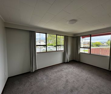 Super spacious and supper sunny! - Photo 1