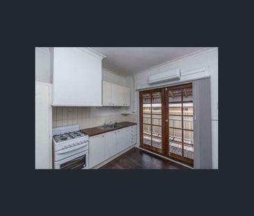 Charming Cannington Character - Photo 1