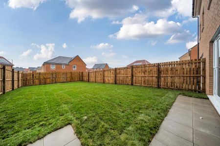 3 bedroom semi-detached house to rent - Photo 5