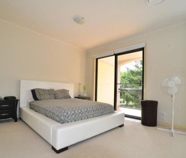 8854 Magnolia Drive East, Hope Island QLD 4212 - Villa For Rent | D... - Photo 2
