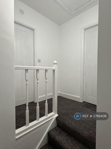 2 bedroom semi-detached house to rent - Photo 5