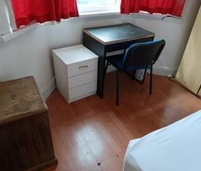 Room in a Shared Flat, London, E13 - Photo 2