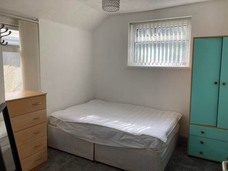 Double Room for Students & Professionals, Brynmill Avenue. - Photo 3